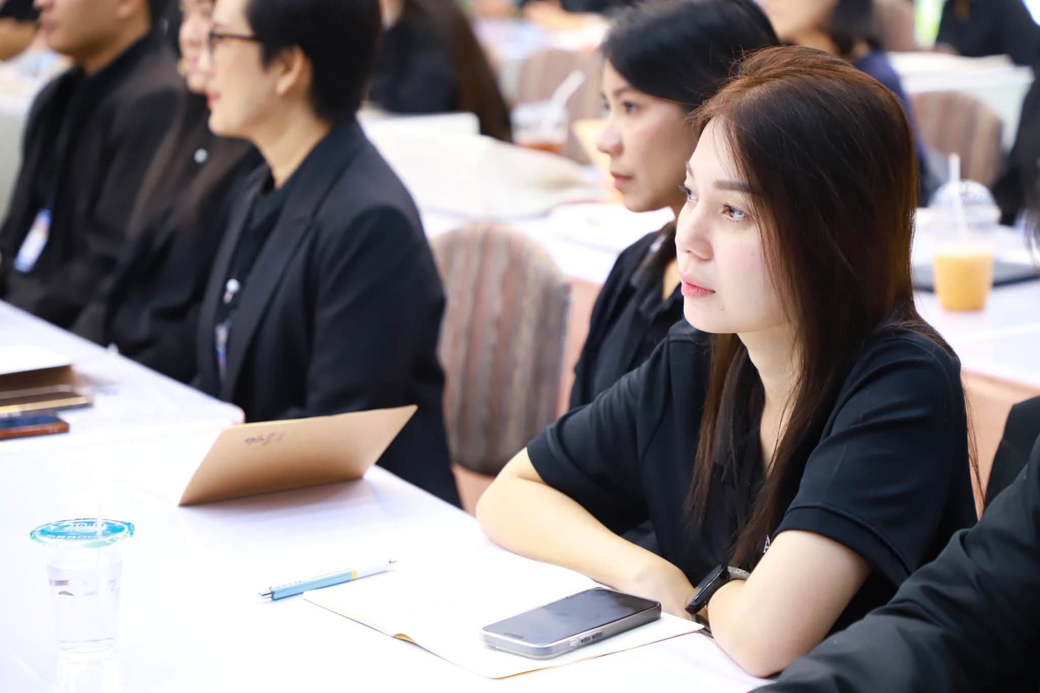 title - รองเลขาธิการ ส.ป.ก. เปิดอบรมหลักสูตร นปต. รุ่นที่ 8 ดันข้าราชการเปลี่ยนบทบาทสู่ “ผู้นำทีม” พร้อมขับเคลื่อนยุทธศาสตร์ชาติ
